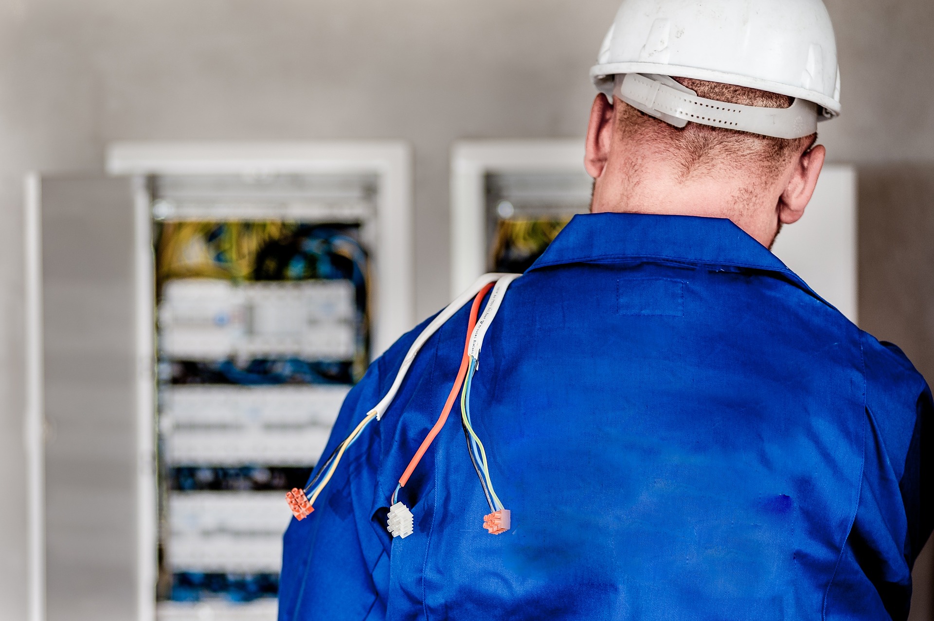 electrician-gf4636e442_1920